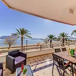 Emma Beachfront Apartment By Sealand Villas